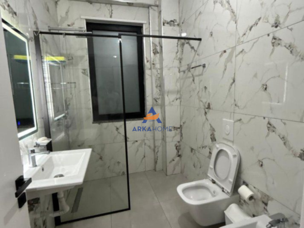 Tirane, jepet me qera apartament 1+1+Ballkon Kati 1, 80 m² 500 € 