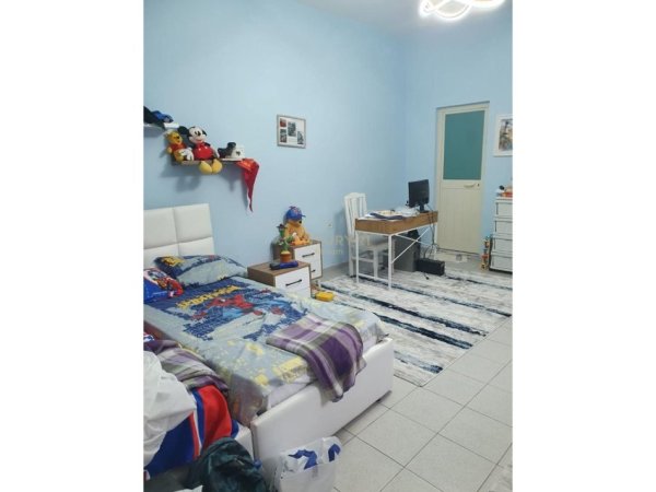 Tirane, jepet me qera 2+1 Kati 0, 800 € 
