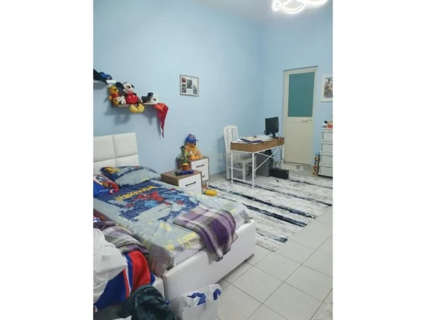 Tirane, jepet me qera 2+1 Kati 0, 800 € 