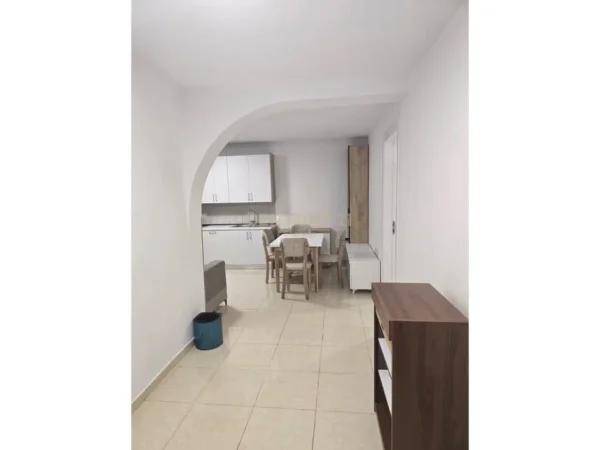 Tirane, jepet me qera apartament 1+1 Kati 4, 69 m² 600 € (Bulevardi Zogu i Pare)