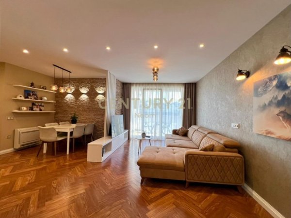 Tirane, jepet me qera apartament 3+1+Ballkon Kati 9, 139 m² 1.600 € 