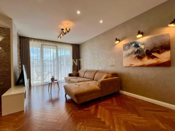 Tirane, jepet me qera apartament 3+1+Ballkon Kati 9, 139 m² 1.600 € 