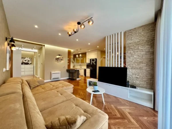 Tirane, jepet me qera apartament 3+1+Ballkon Kati 9, 139 m² 1.600 € 