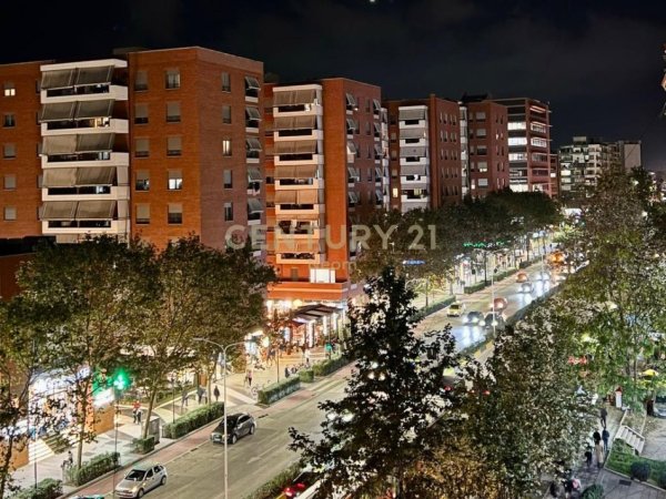Tirane, jepet me qera apartament 3+1 Kati 9, 115 m² 1.300 € 