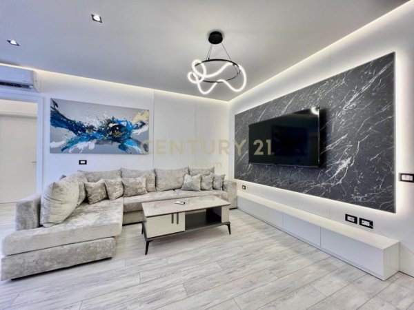 Tirane, jepet me qera apartament 3+1 Kati 9, 115 m² 1.300 € 