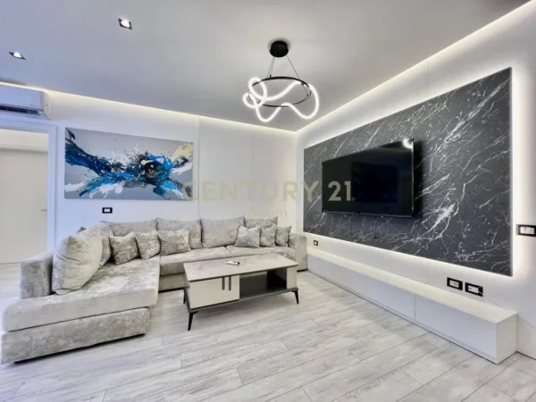 Tirane, jepet me qera apartament 3+1 Kati 9, 115 m² 1.300 € 