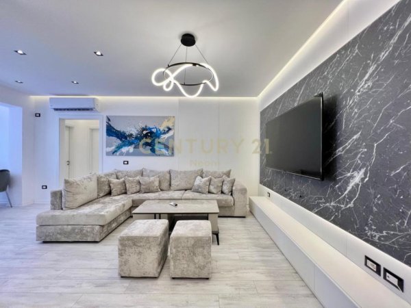 Tirane, jepet me qera apartament 3+1 Kati 9, 115 m² 1.300 € 