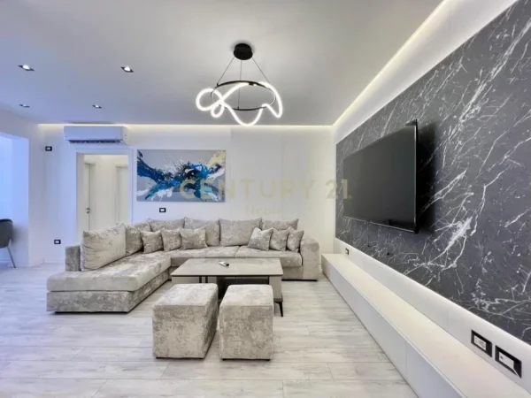 Tirane, jepet me qera apartament 3+1 Kati 9, 115 m² 1.300 € 