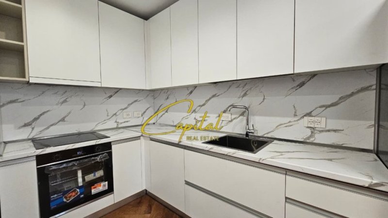 Tirane, jepet me qera apartament 2+1 Kati 4, 100 m² 1.400 € (QENDER)