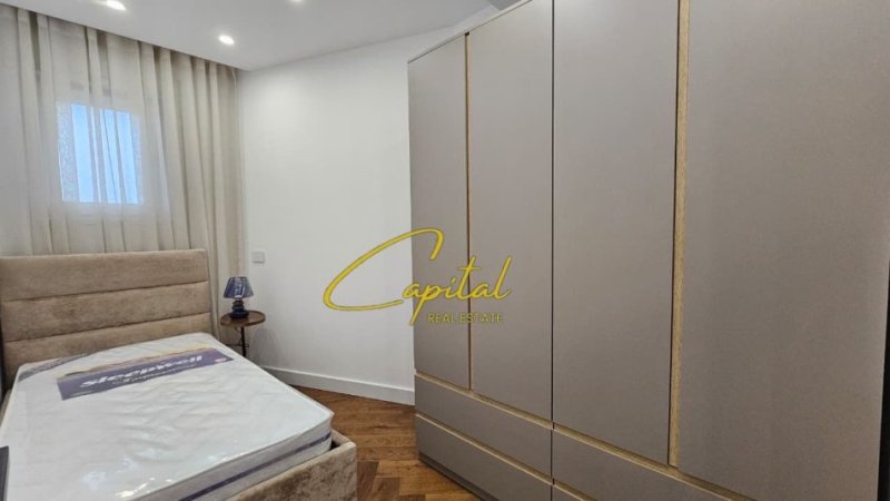 Tirane, jepet me qera apartament 2+1 Kati 4, 100 m² 1.400 € (QENDER)