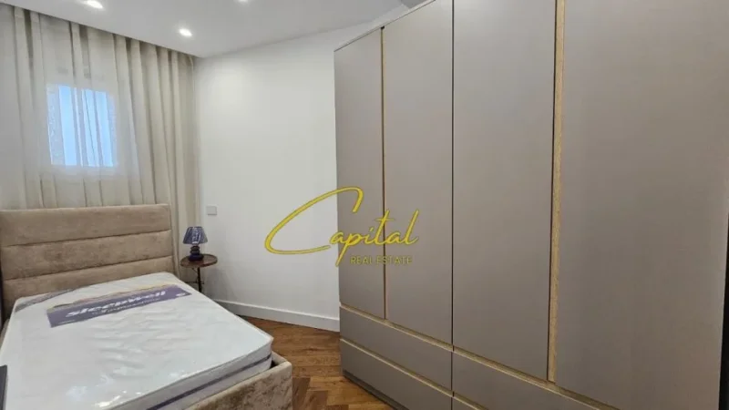 Tirane, jepet me qera apartament 2+1 Kati 4, 100 m² 1.400 € (QENDER)