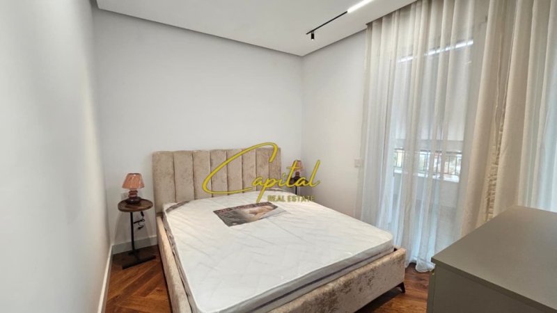 Tirane, jepet me qera apartament 2+1 Kati 4, 100 m² 1.400 € (QENDER)