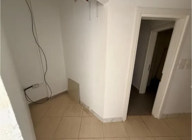 Tirane, jepet me qera ambjent biznesi Kati 0, 55 m² 1.000 € 