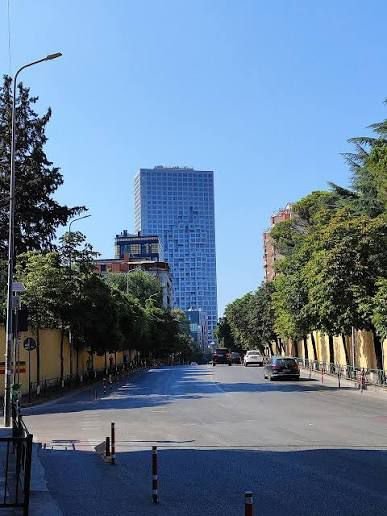 Jepet me Qera Apartament 2+1 tek Rruga e Elbasanit  550 Euro