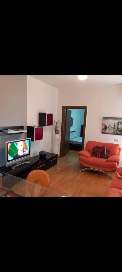 Tirane, jepet me qera apartament 1+1 Kati 4, 70 m² 600 € (Jepet Apartament 1+1 me Qira ne 21 Dhjetor ne Tiranë )