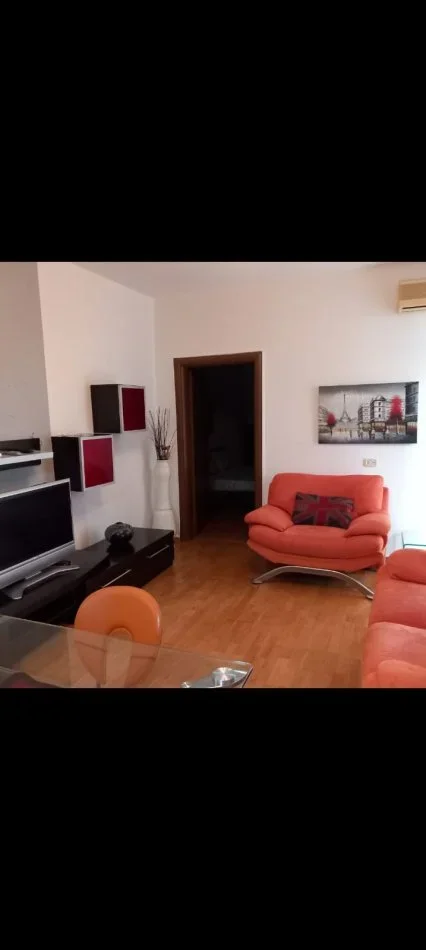 Tirane, jepet me qera apartament 1+1 Kati 4, 70 m² 600 € (Jepet Apartament 1+1 me Qira ne 21 Dhjetor ne Tiranë )