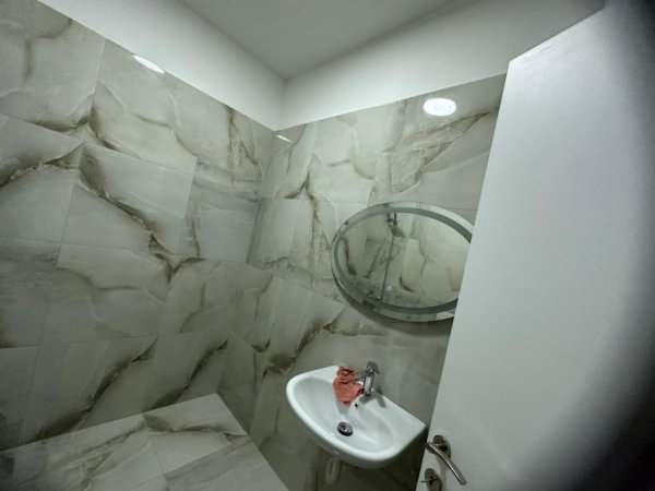 🏡 Jepet me qira apartament 1+1  📍 Grand Gallery, Yzberisht💶 Çmimi: 500 € / muaj