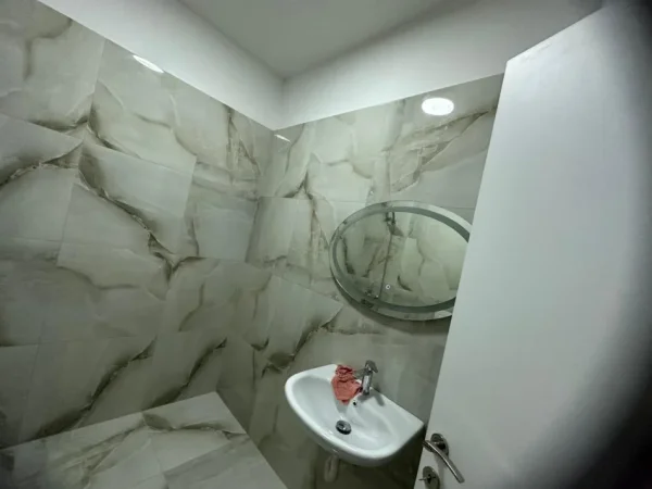 🏡 Jepet me qira apartament 1+1  📍 Grand Gallery, Yzberisht💶 Çmimi: 500 € / muaj