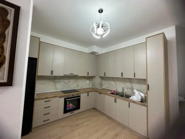 🏡 Jepet me qira apartament 1+1  📍 Grand Gallery, Yzberisht💶 Çmimi: 500 € / muaj