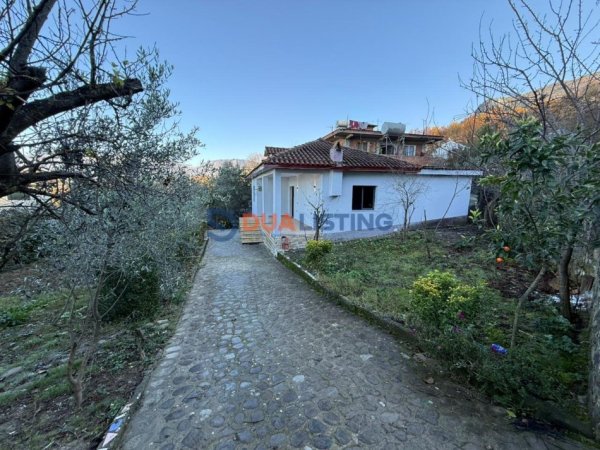 Tirane, shitet shtepi 4+1 Kati 1, 122 m² 200.000 € (Petrele)