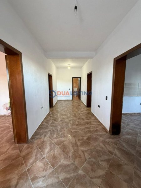 Tirane, shitet shtepi 4+1 Kati 1, 122 m² 200.000 € (Petrele)