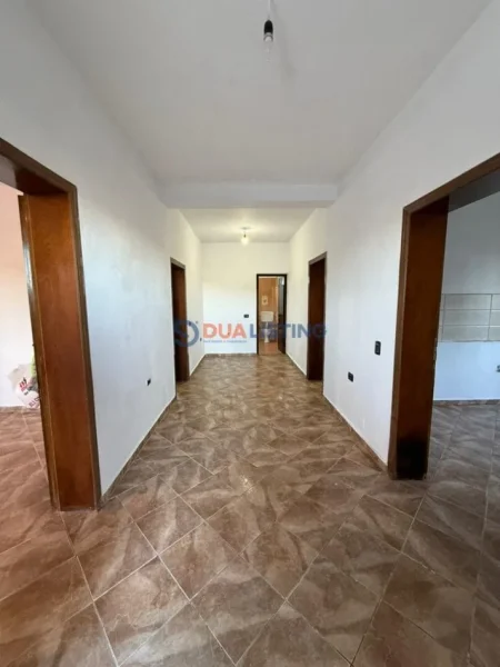 Tirane, shitet shtepi 4+1 Kati 1, 122 m² 200.000 € (Petrele)