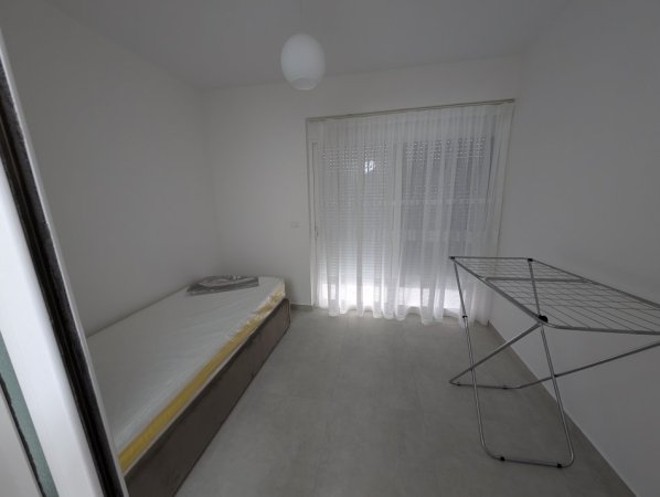 Tirane tek Selvia, jepet me qera apartament 2+1+Ballkon Kati 2, 72 m² 650 €