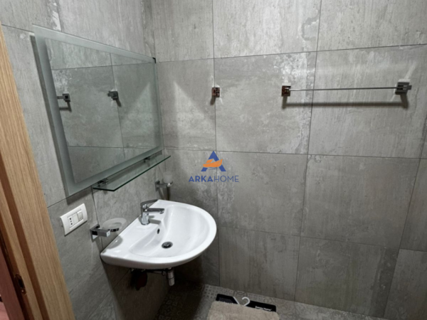 Tirane, jepet me qera apartament 2+1 Kati 5, 100 m² 750 € 