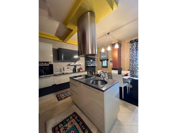 Tirane, shes apartament 3+1+Ballkon Kati 3, 202 m² 530.000 € 