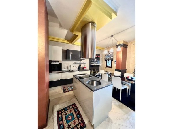 Tirane, shes apartament 3+1+Ballkon Kati 3, 202 m² 530.000 € 