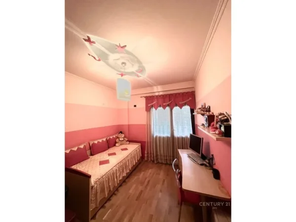 Tirane, shes apartament 3+1+Ballkon Kati 3, 202 m² 530.000 € 