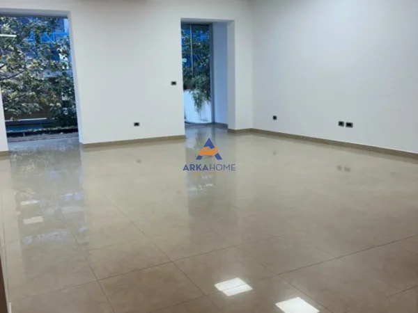 Tirane, jepet me qera ambjent biznesi Kati 2, 100 m² 1.000 € 