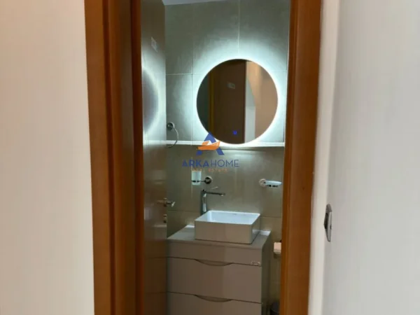 Tirane, jepet me qera ambjent biznesi Kati 2, 100 m² 1.000 € 