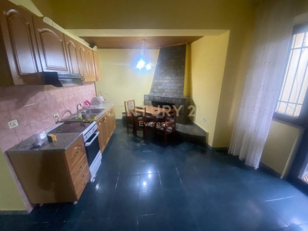 Tirane, jepet me qera apartament 2+1 Kati 1, 107 m² 400 € (Rruga Siri Kodra)