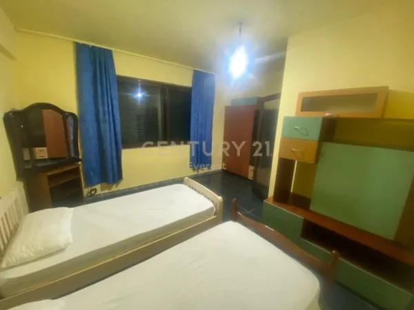 Tirane, jepet me qera apartament 2+1 Kati 1, 107 m² 400 € (Rruga Siri Kodra)