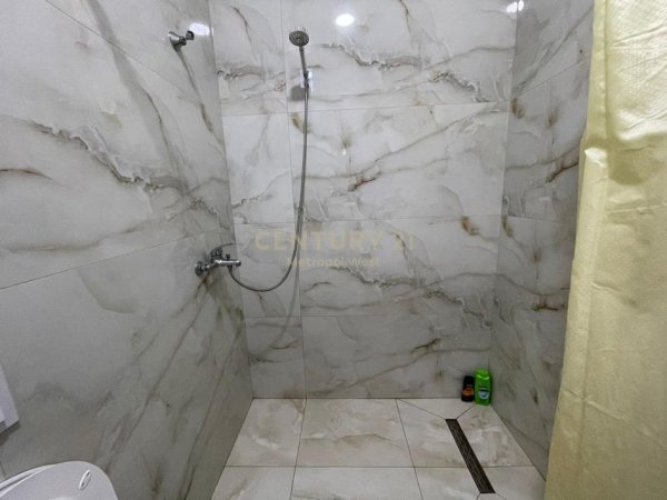 Tirane, jepet me qera apartament 2+1 Kati 2, 80 m² 630 € 