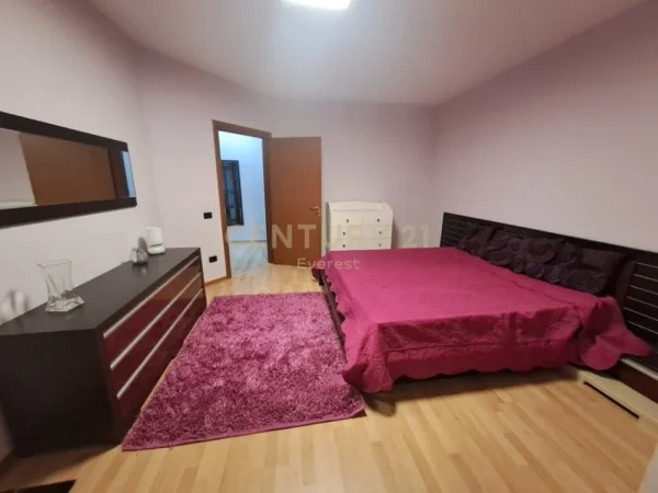 Tirane, jepet me qera apartament 2+1 Kati 2, 125 m² 650 € (Rruga Eduard Mano)