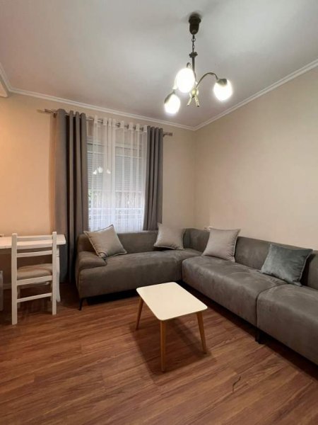 Tirane, jepet me qera apartament 2+1+Ballkon Kati 2, 90 m² 700 € (Rruga Fortuzi)