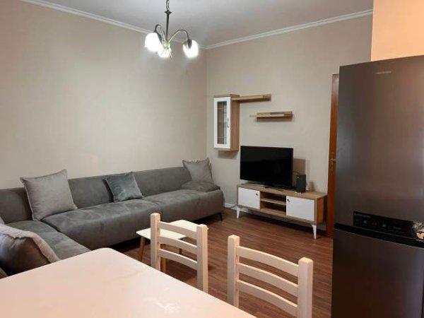 Tirane, jepet me qera apartament 2+1+Ballkon Kati 2, 90 m² 700 € (Rruga Fortuzi)