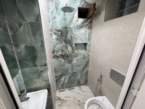 Tirane, shitet garsonier 1+1 Kati 4, 34 m² 108.000 € (Rruga e Barrikadave)