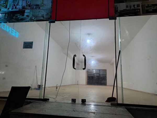 Tirane, jepet me qera ambjent biznesi Kati 0, 120 m² 600 € (Kamez)