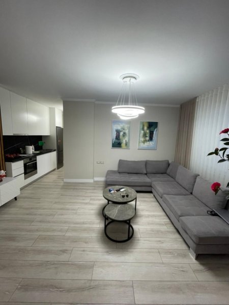 Tirane, jepet me qera apartament 1+1 Kati 4, 70 m² 900 € (Rr.Kosovareve)