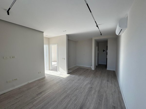 Tirane, jepet me qera zyre Kati 14, 104 m² 1.100 € (qender)