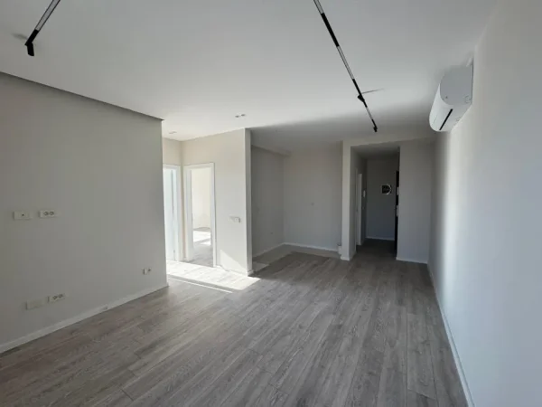 Tirane, jepet me qera zyre Kati 14, 104 m² 1.100 € (qender)