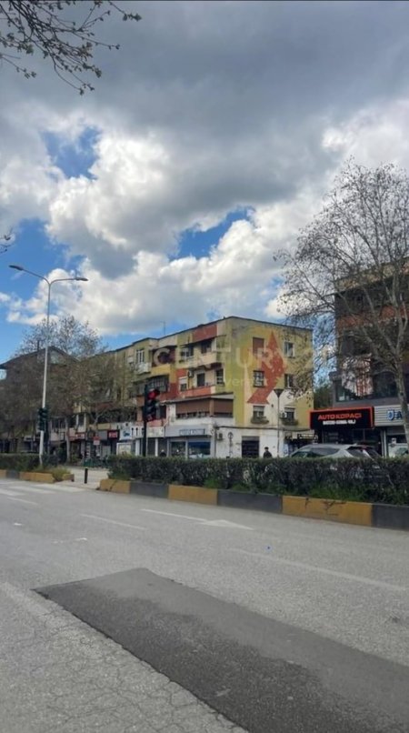 Jepet me Qira Apartament 2+1 i Mobiluar tek Ish Parku i Autobuseve  , 450 €URO