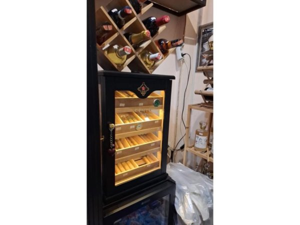 Tirane, shitet ambjent biznesi Kati 0, 10 m² (Myslym Shyri)