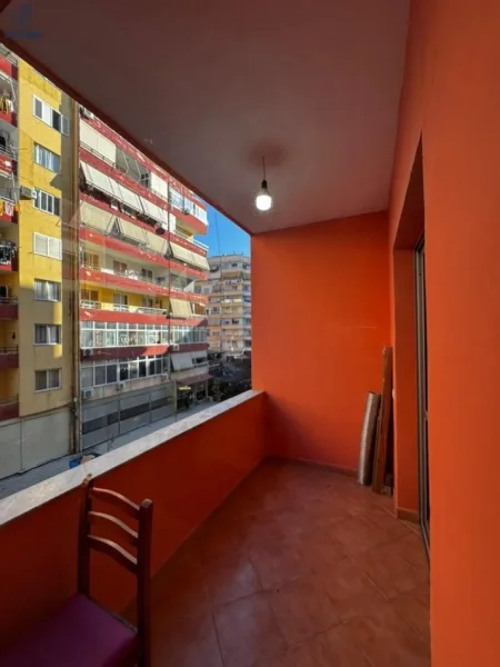 Tirane, shitet apartament 2+1 Kati 2, 77 m² 120.000 € (Astir)