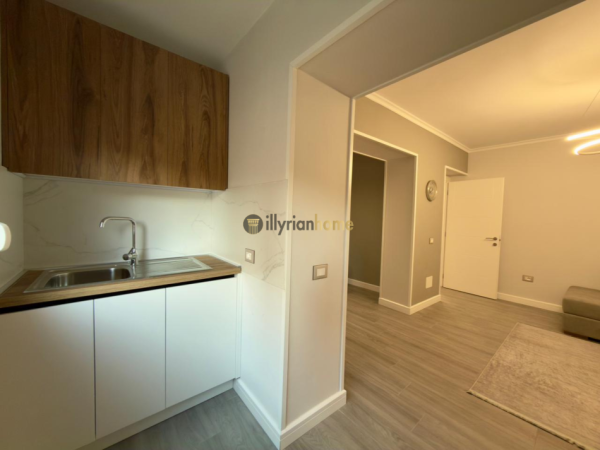 Tirane, jepet me qera apartament 1+1 Kati 1, 59 m² 550 € (Shkolla e Kuqe)