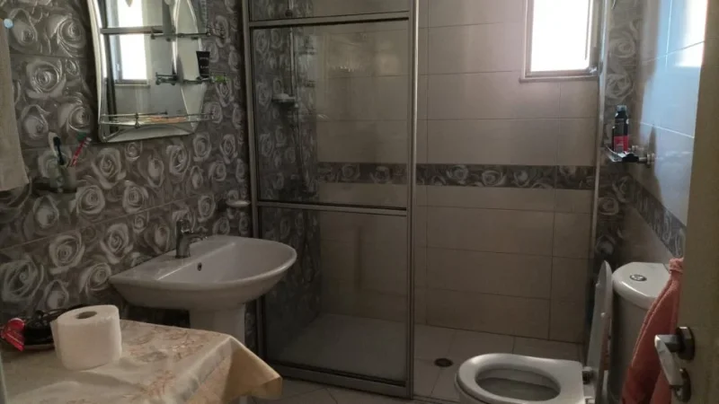 Tirane, jepet me qera apartament 2+1 Kati 7, 80 m² 700 € (fusha aviacionit)
