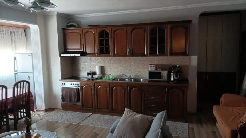Tirane, jepet me qera apartament 2+1 Kati 7, 80 m² 700 € (fusha aviacionit)